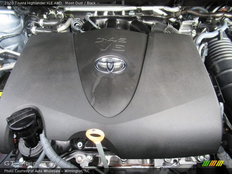 Moon Dust / Black 2020 Toyota Highlander XLE AWD