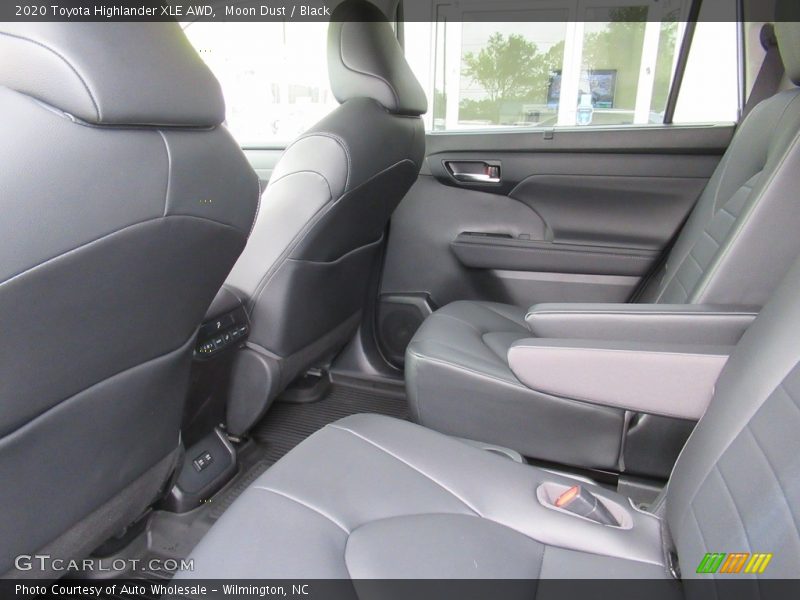 Moon Dust / Black 2020 Toyota Highlander XLE AWD