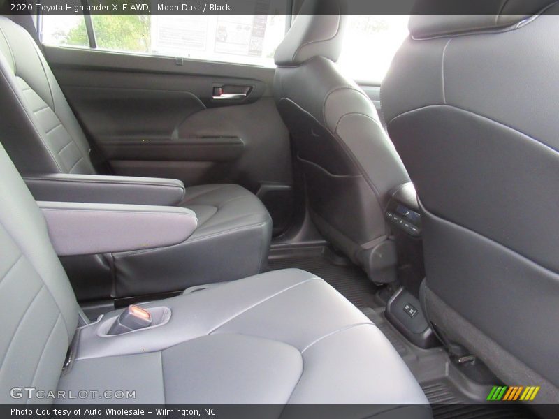 Moon Dust / Black 2020 Toyota Highlander XLE AWD