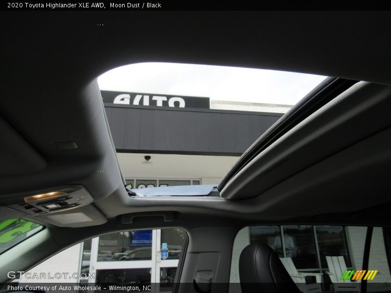 Moon Dust / Black 2020 Toyota Highlander XLE AWD