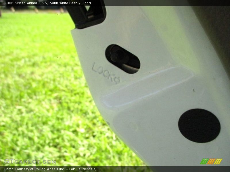 Satin White Pearl / Blond 2006 Nissan Altima 2.5 S