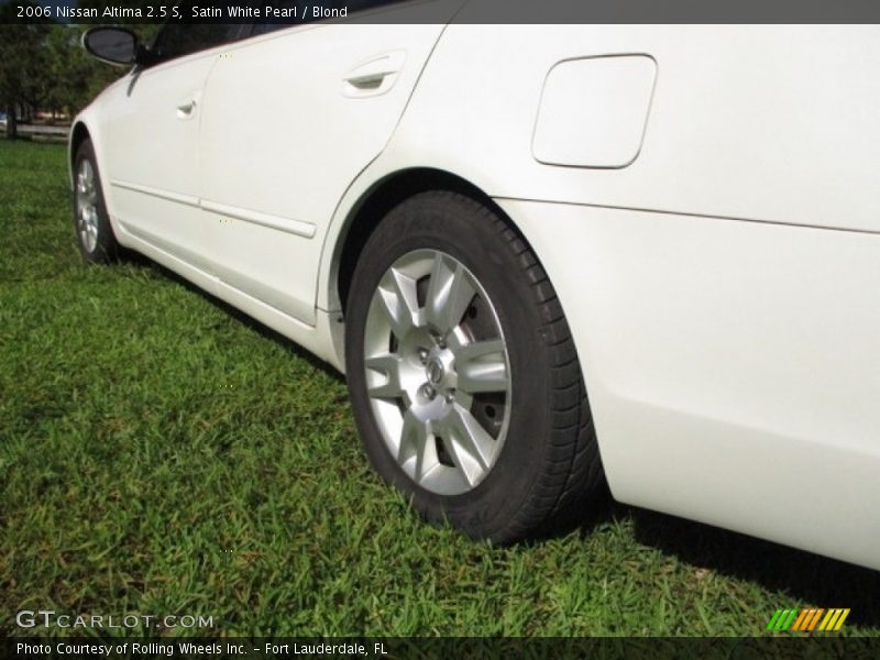 Satin White Pearl / Blond 2006 Nissan Altima 2.5 S