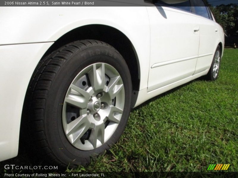Satin White Pearl / Blond 2006 Nissan Altima 2.5 S