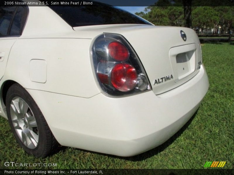 Satin White Pearl / Blond 2006 Nissan Altima 2.5 S