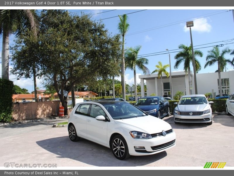 Pure White / Titan Black 2017 Volkswagen Golf 4 Door 1.8T SE