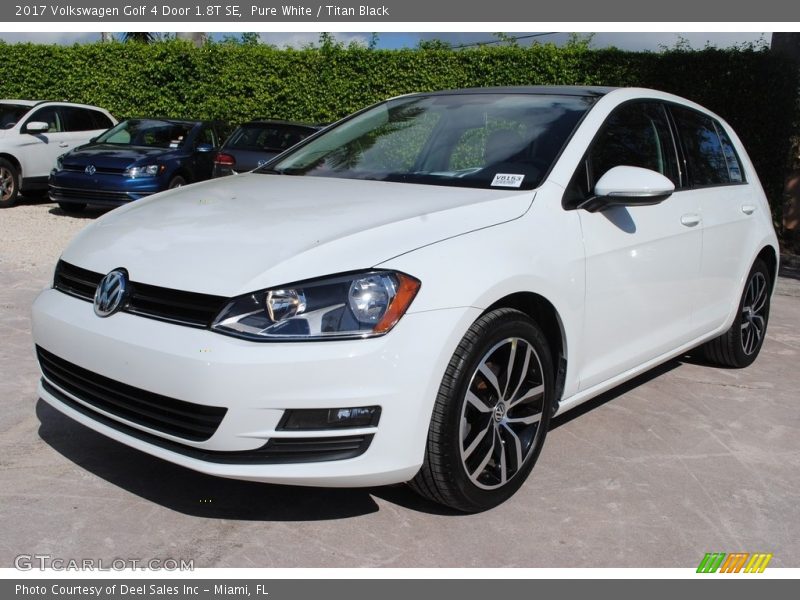 Pure White / Titan Black 2017 Volkswagen Golf 4 Door 1.8T SE
