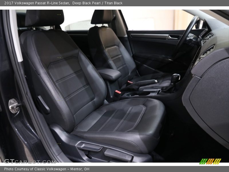 Deep Black Pearl / Titan Black 2017 Volkswagen Passat R-Line Sedan