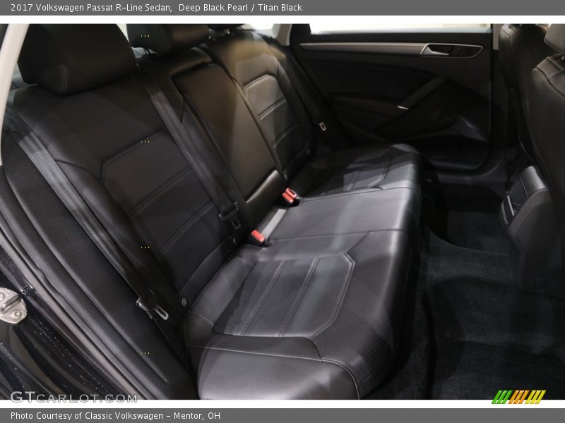 Deep Black Pearl / Titan Black 2017 Volkswagen Passat R-Line Sedan