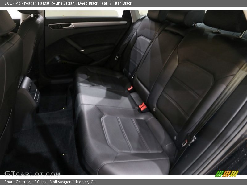 Deep Black Pearl / Titan Black 2017 Volkswagen Passat R-Line Sedan