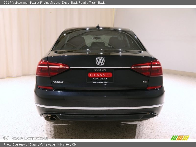Deep Black Pearl / Titan Black 2017 Volkswagen Passat R-Line Sedan