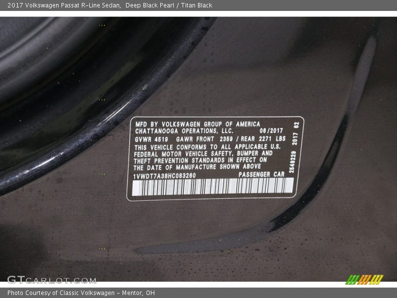 Deep Black Pearl / Titan Black 2017 Volkswagen Passat R-Line Sedan