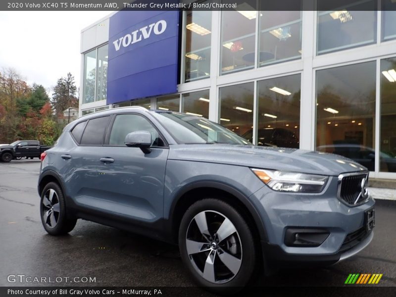 Front 3/4 View of 2020 XC40 T5 Momentum AWD