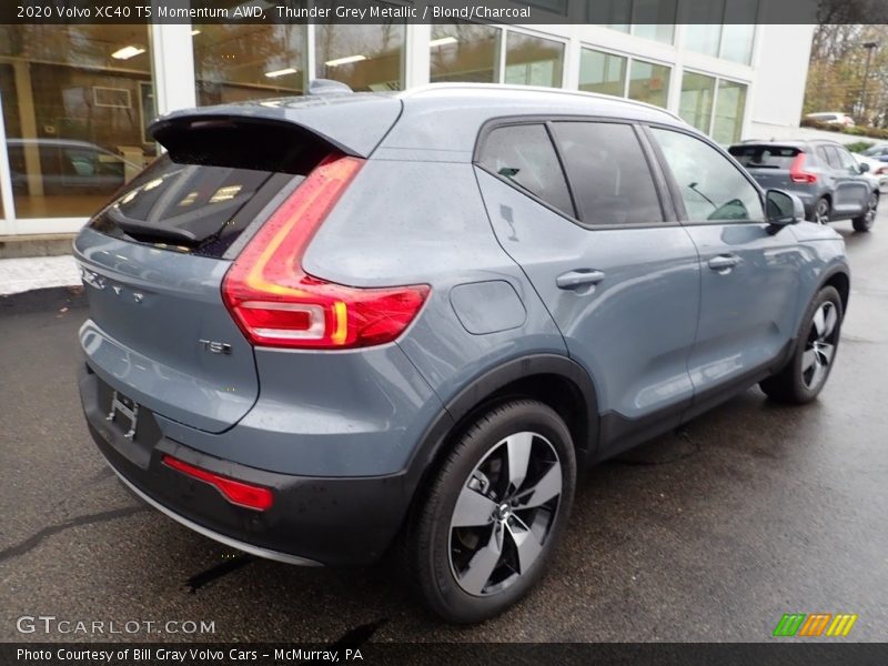 Thunder Grey Metallic / Blond/Charcoal 2020 Volvo XC40 T5 Momentum AWD