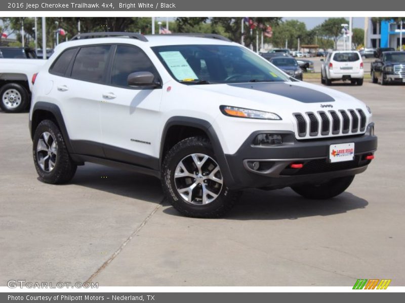 Bright White / Black 2016 Jeep Cherokee Trailhawk 4x4