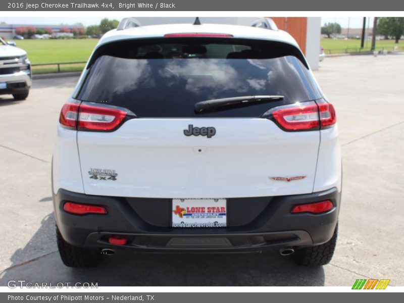 Bright White / Black 2016 Jeep Cherokee Trailhawk 4x4