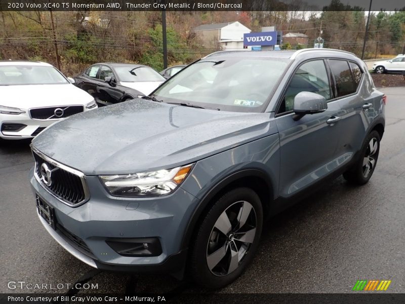 Thunder Grey Metallic / Blond/Charcoal 2020 Volvo XC40 T5 Momentum AWD