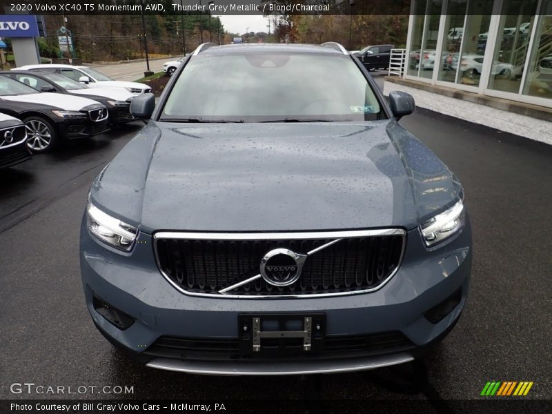 Thunder Grey Metallic / Blond/Charcoal 2020 Volvo XC40 T5 Momentum AWD