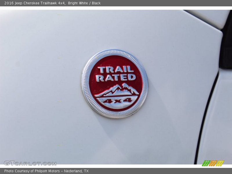 Bright White / Black 2016 Jeep Cherokee Trailhawk 4x4