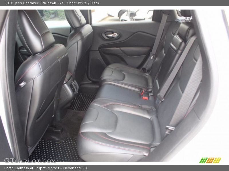 Bright White / Black 2016 Jeep Cherokee Trailhawk 4x4