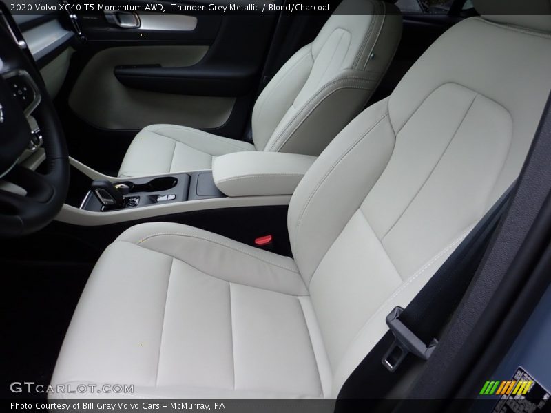 Thunder Grey Metallic / Blond/Charcoal 2020 Volvo XC40 T5 Momentum AWD