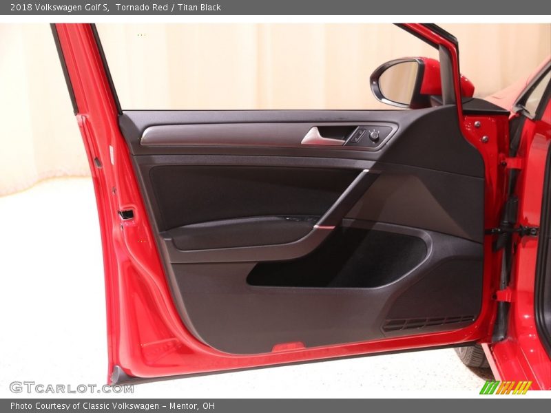 Tornado Red / Titan Black 2018 Volkswagen Golf S