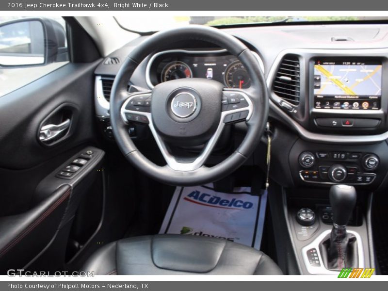 Bright White / Black 2016 Jeep Cherokee Trailhawk 4x4