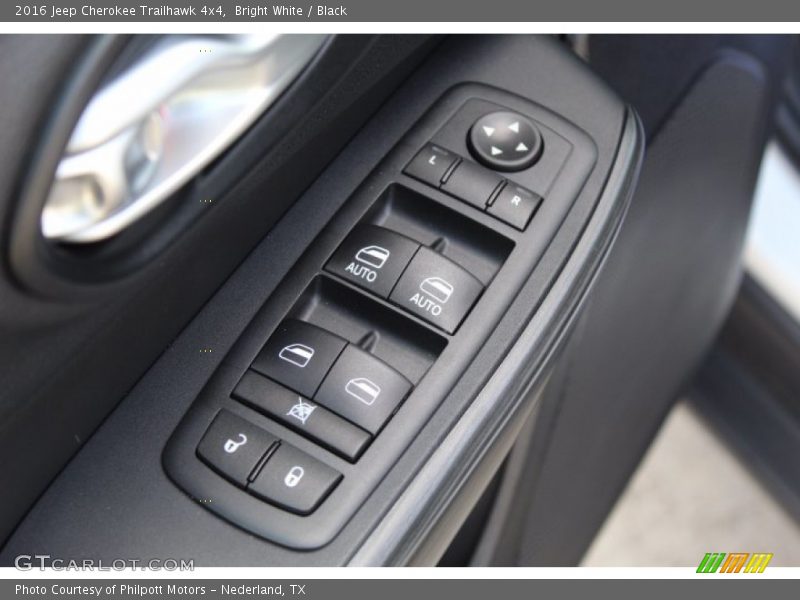 Bright White / Black 2016 Jeep Cherokee Trailhawk 4x4