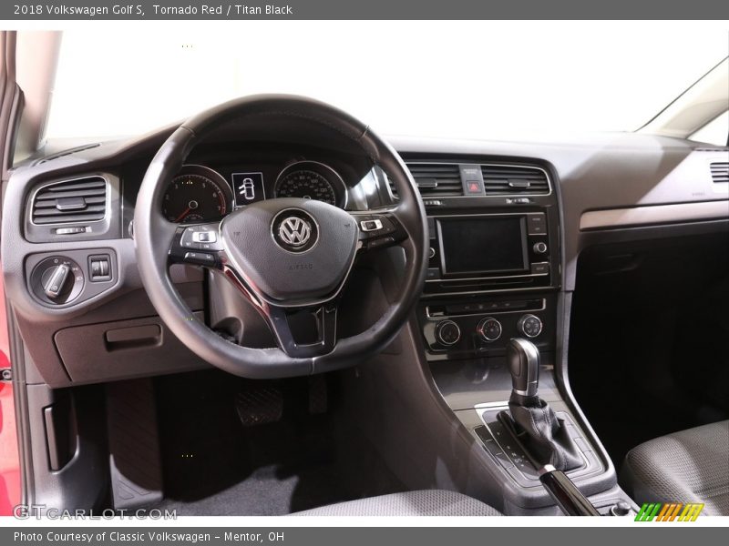 Tornado Red / Titan Black 2018 Volkswagen Golf S