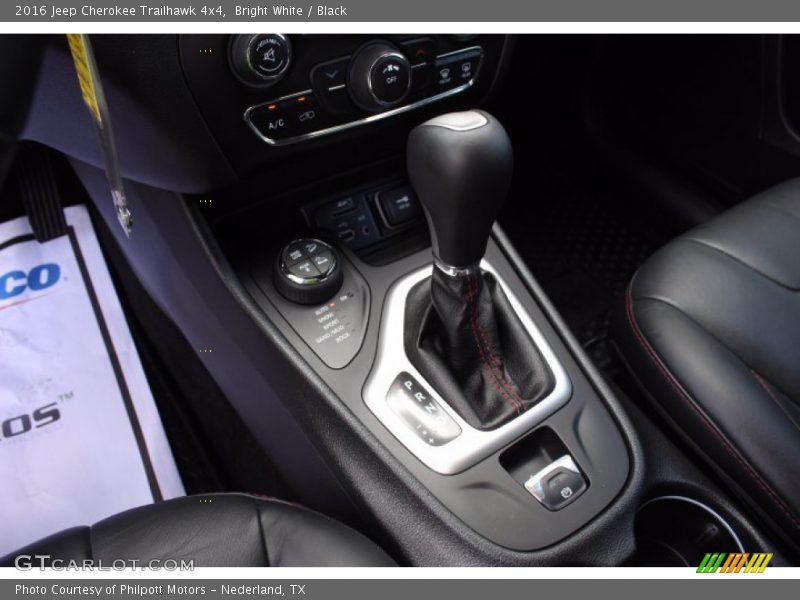 Bright White / Black 2016 Jeep Cherokee Trailhawk 4x4