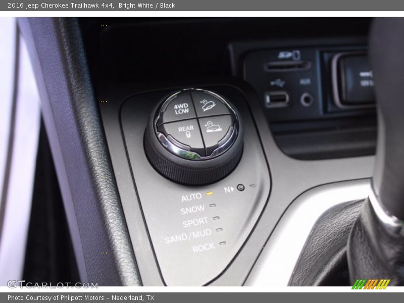 Bright White / Black 2016 Jeep Cherokee Trailhawk 4x4