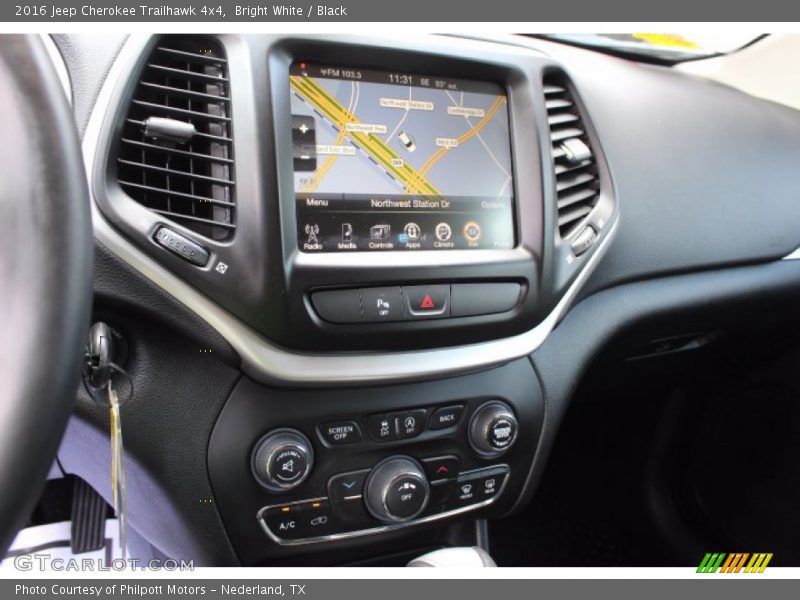 Bright White / Black 2016 Jeep Cherokee Trailhawk 4x4