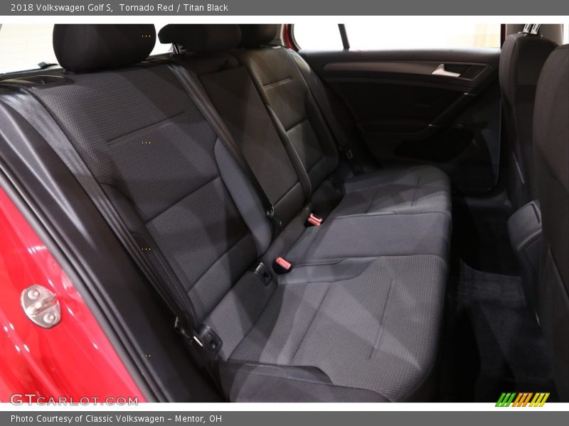 Tornado Red / Titan Black 2018 Volkswagen Golf S