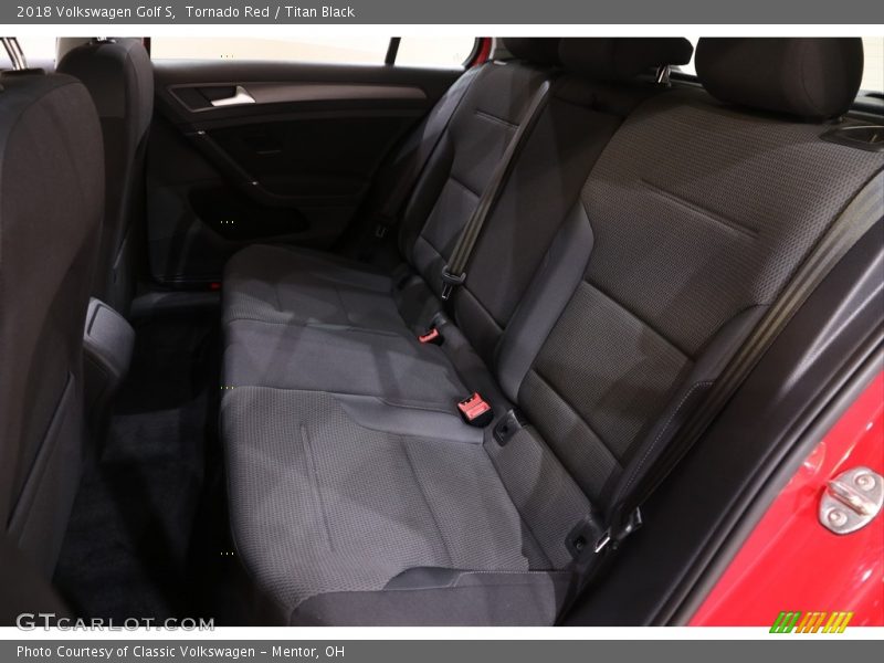 Tornado Red / Titan Black 2018 Volkswagen Golf S