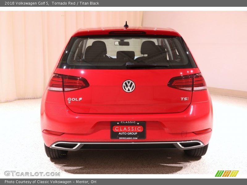 Tornado Red / Titan Black 2018 Volkswagen Golf S