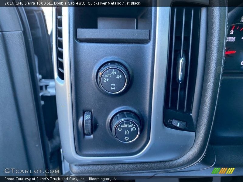 Controls of 2016 Sierra 1500 SLE Double Cab 4WD