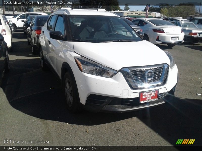 Fresh Powder / Charcoal 2018 Nissan Kicks S
