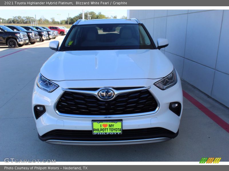 Blizzard White Pearl / Graphite 2021 Toyota Highlander Hybrid Platinum
