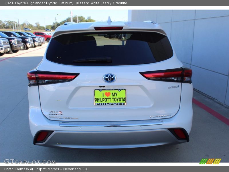 Blizzard White Pearl / Graphite 2021 Toyota Highlander Hybrid Platinum