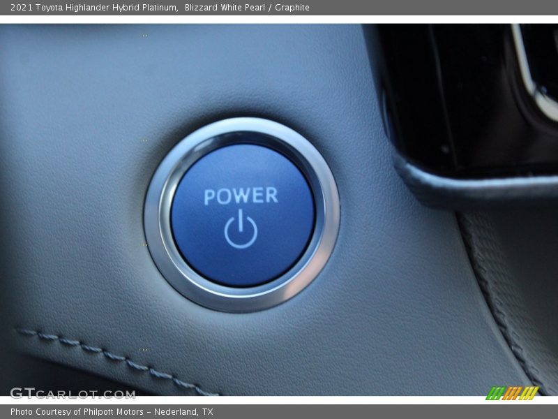 Blizzard White Pearl / Graphite 2021 Toyota Highlander Hybrid Platinum