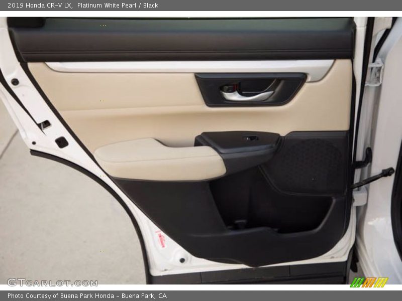 Platinum White Pearl / Black 2019 Honda CR-V LX