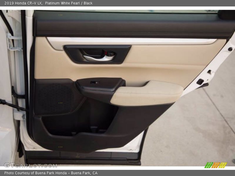 Platinum White Pearl / Black 2019 Honda CR-V LX