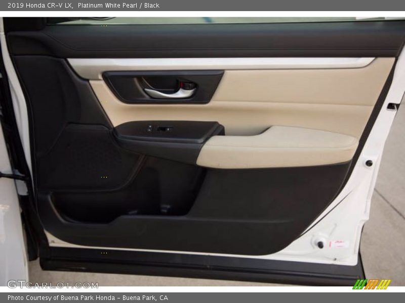 Platinum White Pearl / Black 2019 Honda CR-V LX