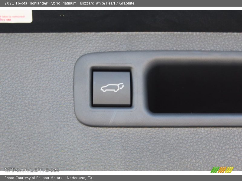 Blizzard White Pearl / Graphite 2021 Toyota Highlander Hybrid Platinum