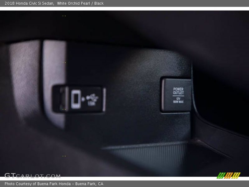 White Orchid Pearl / Black 2018 Honda Civic Si Sedan