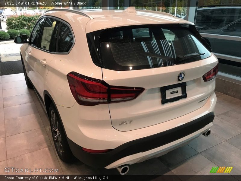 Alpine White / Black 2021 BMW X1 xDrive28i