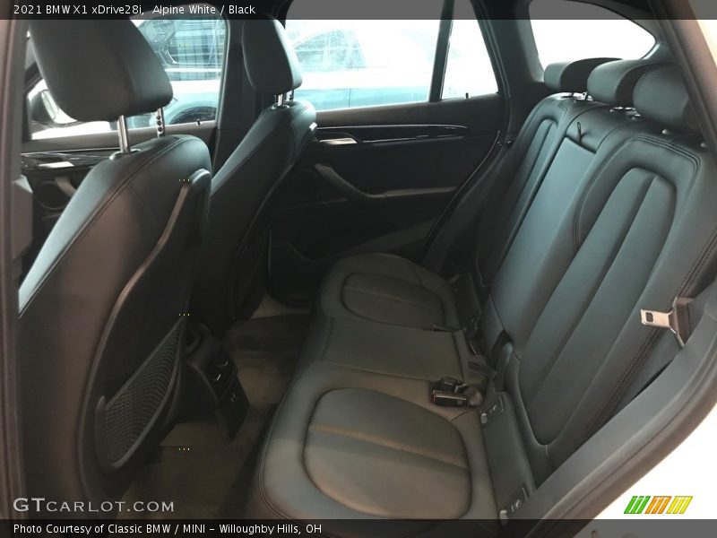 Alpine White / Black 2021 BMW X1 xDrive28i