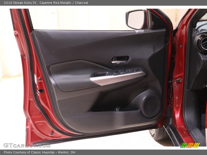 Cayenne Red Metallic / Charcoal 2019 Nissan Kicks SV