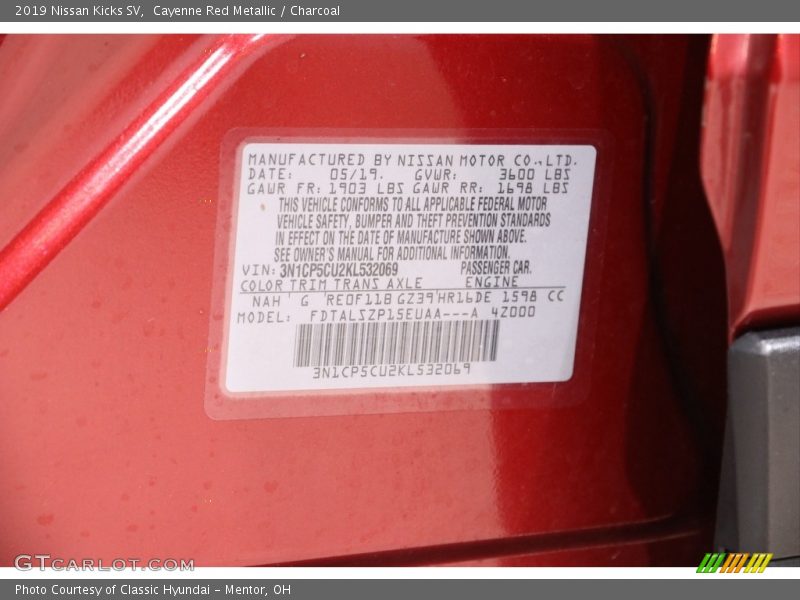 Cayenne Red Metallic / Charcoal 2019 Nissan Kicks SV