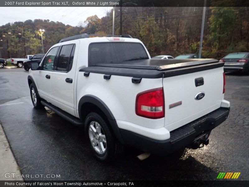 Oxford White / Light Stone 2007 Ford Explorer Sport Trac XLT