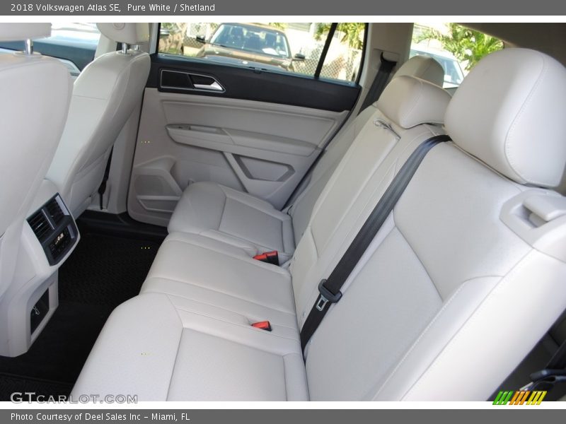 Pure White / Shetland 2018 Volkswagen Atlas SE
